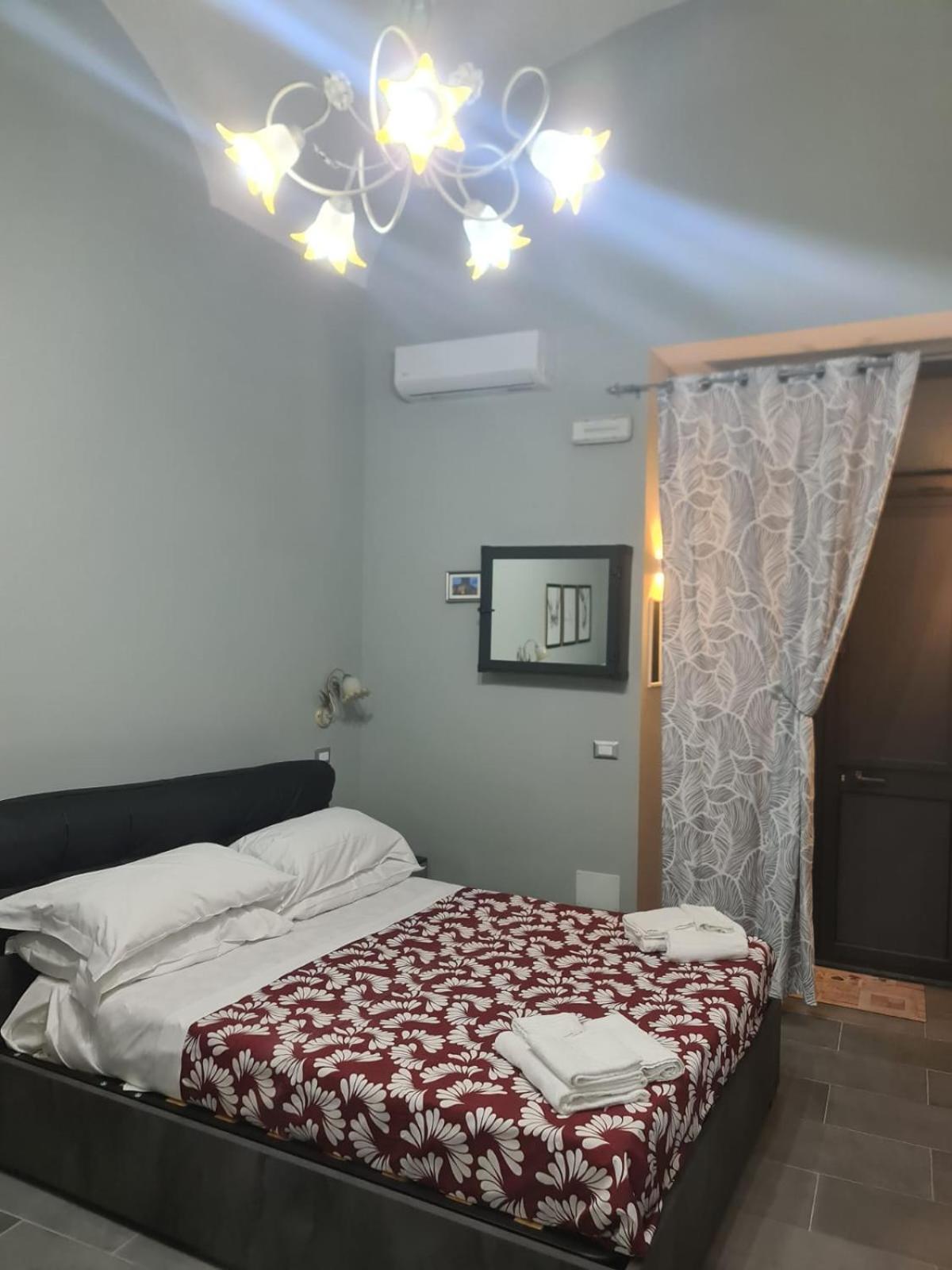Queen'S Apartament Катания Екстериор снимка